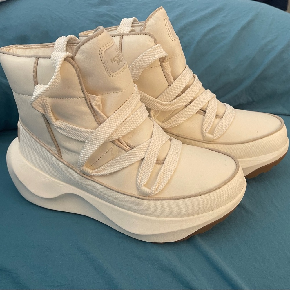 North Face winter snow boots, never worn.